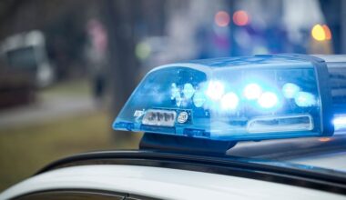 Mann in Halle von mehreren Personen attackiert, verletzt und ausgeraubt