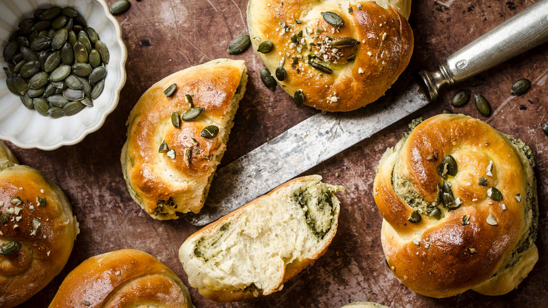 Hefebrötchen mit Kürbiskernen