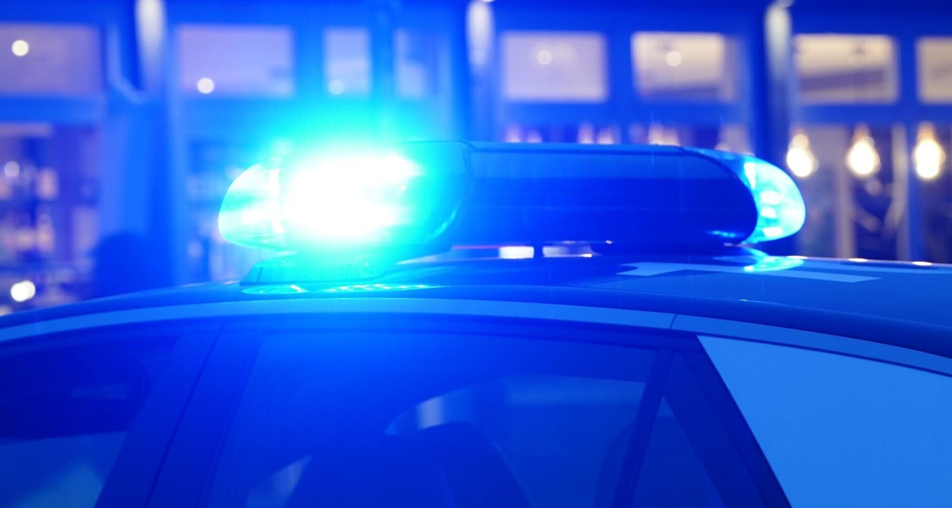 Motorrad und Auto stoßen zusammen - A8 bei Karlsruhe teils gesperrt - Baden-Württemberg