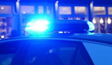 Motorrad und Auto stoßen zusammen - A8 bei Karlsruhe teils gesperrt - Baden-Württemberg