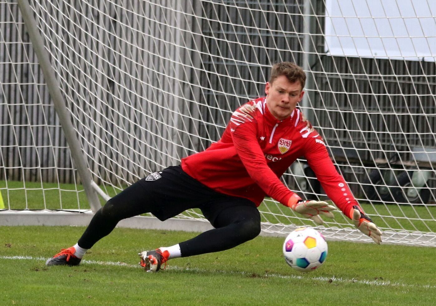 Nübel fällt im Supercup aus: VfB gegen Bayern ohne Stammkeeper, aber mit Stiller - News über den VfB Stuttgart