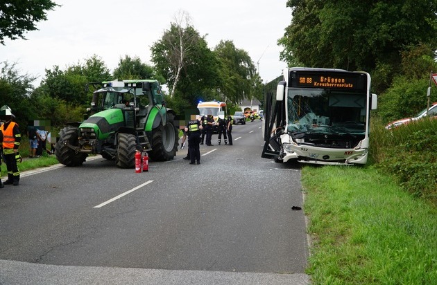 FFW Schwalmtal: Verkehrsunfall mit mehreren Verletzten - Rettungsmaßnahmen durch ...
