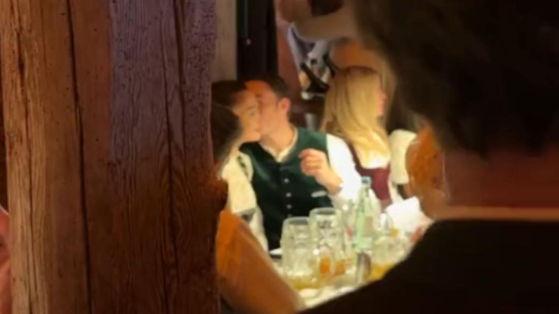 Ed Westwick auf dem Oktoberfest