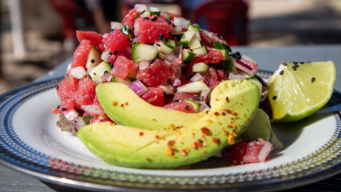 Es ist peruanisches Ceviche zu sehen. 