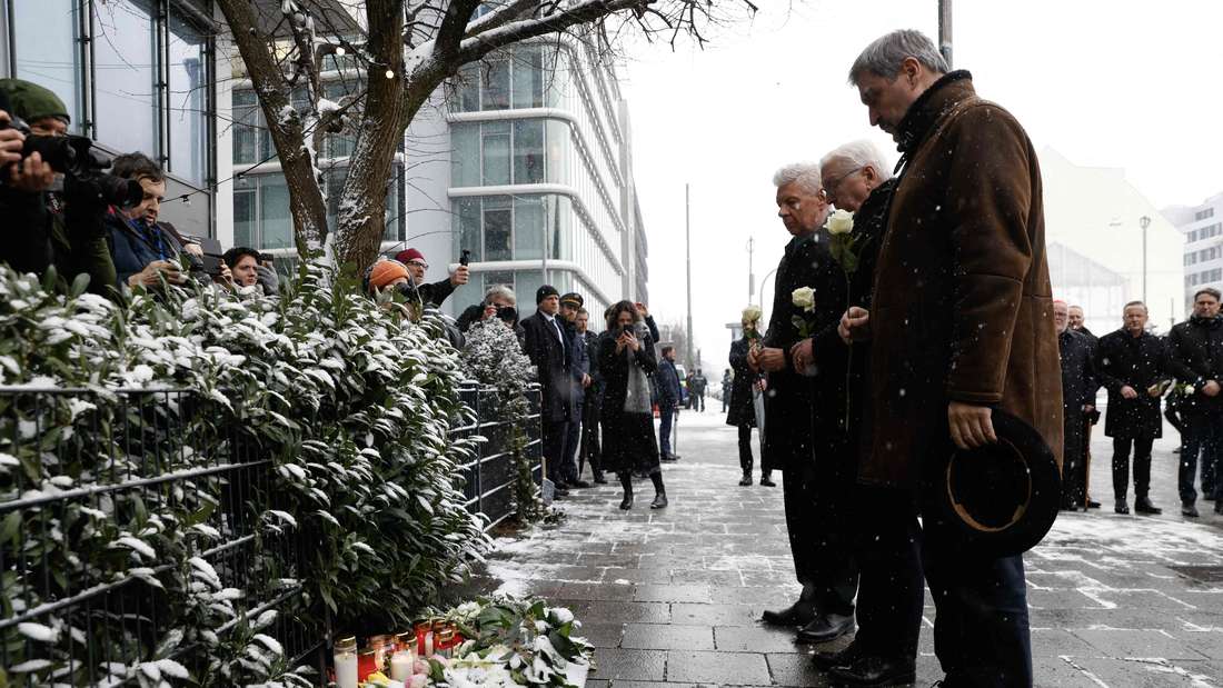 Munich‘s Mayor Dieter Reiter, German President Frank-Walter Steinmeier, Bavarian State Premier Markus Soeder arrive to pay their respects on February 14, 2025 at the scene where a car drove into a crowd in the southern German city of Munich on February 13, 