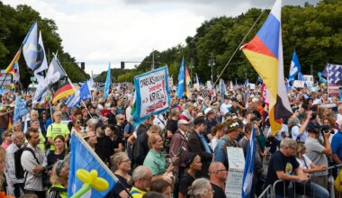 Motto: „Frieden und Freiheit“ - „Querdenken“-Bewegung demonstriert in Berlin - Politik