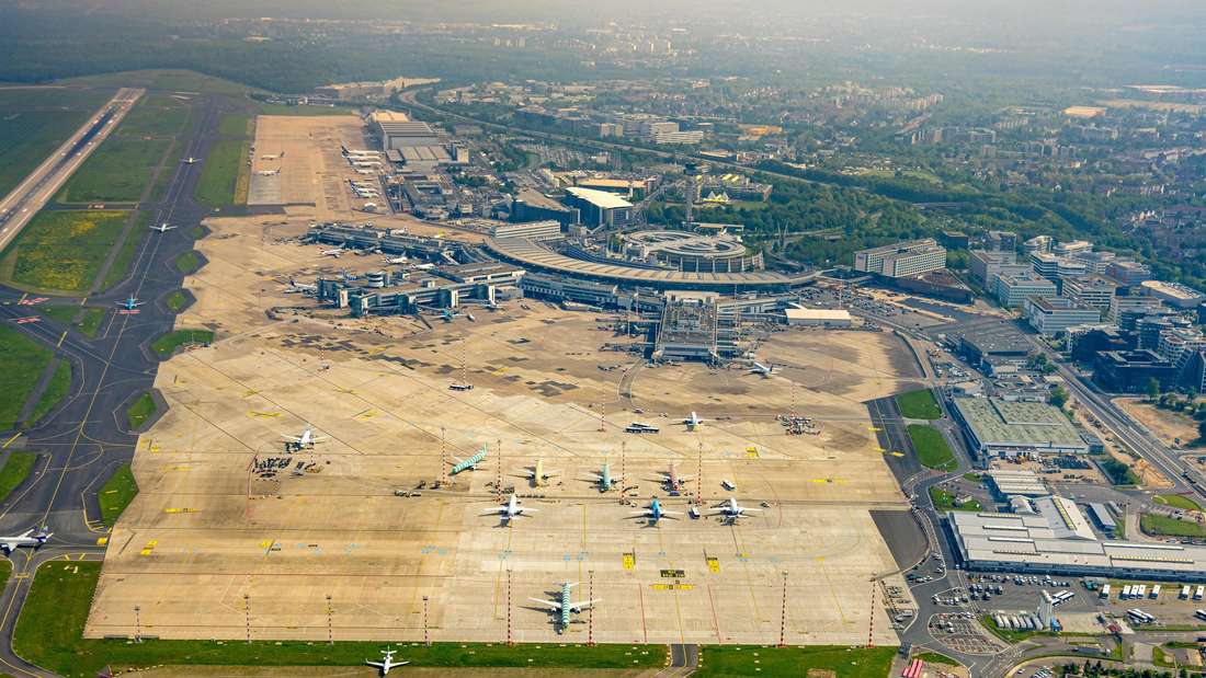 Luftbild, Internationaler Flughafen Düsseldorf, DUS Airport, Empfangsgebäude, Lohausen, Düsseldorf