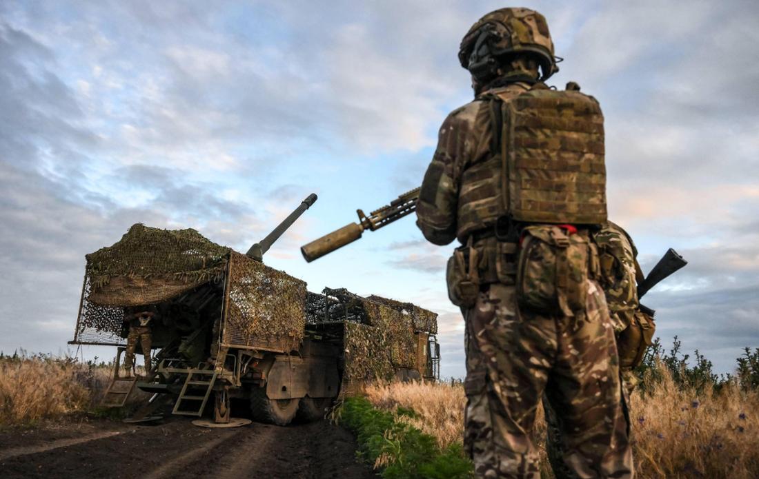 Täglich gibt es neue Luftangriffe zwischen Russland und der Ukraine. Nach der bislang größten russischen Attacke schlug Kiew zurück – Ziel waren Rüstungsanlagen.
