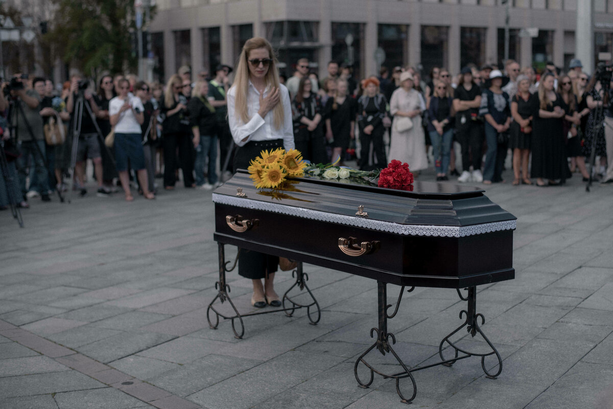 Krieg in der Ukraine: Letztes Geleit für die Journalistin Wiktorija Roschtschyna
