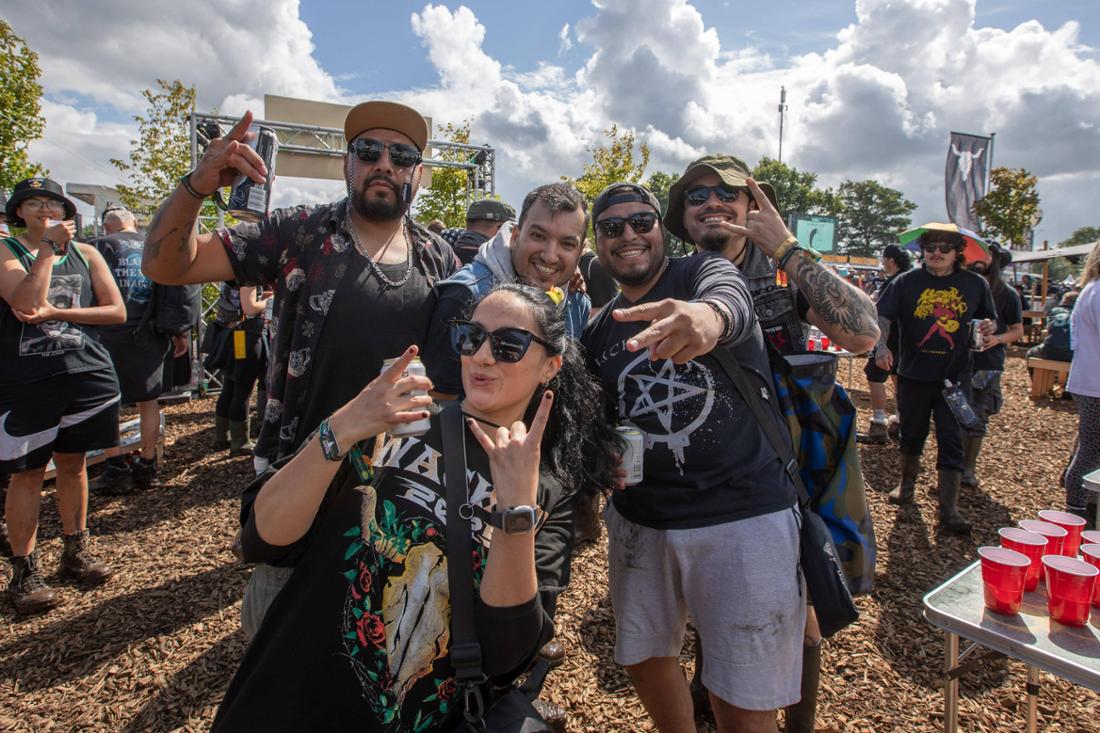 Besucher feiern in Wacken