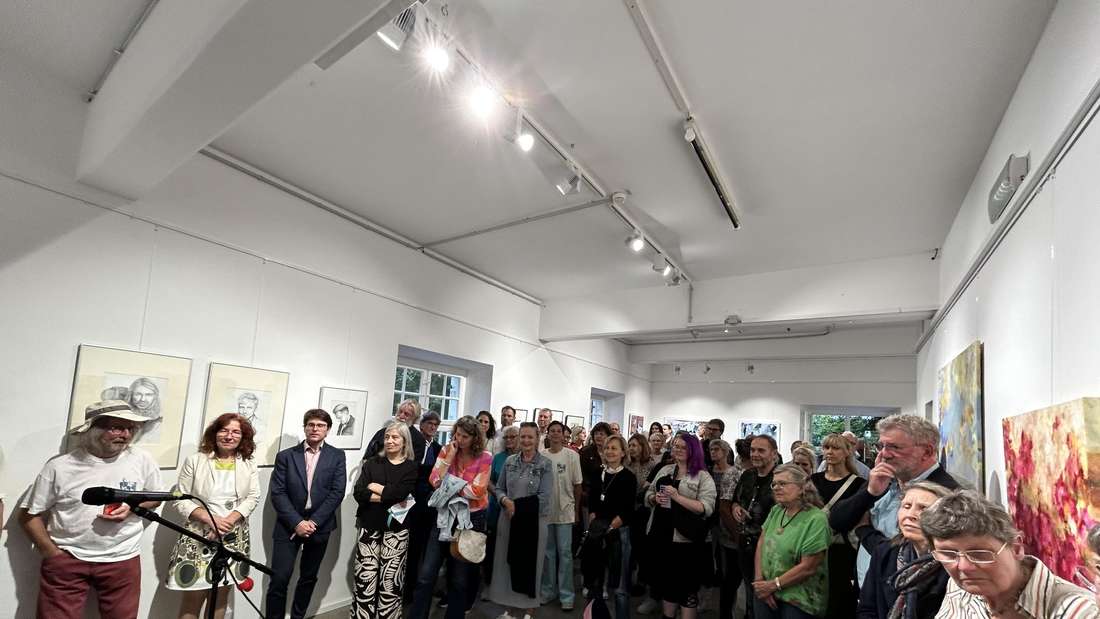 Selten so voll war der Wasserturm wie bei der Jubiläums-Ausstellung der Kleinen Altstadtgalerie am Donnerstag.