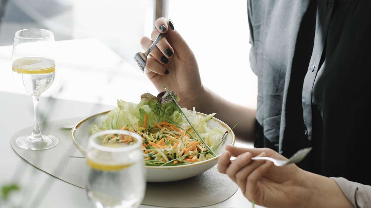 Warum weniger essen laut Expertin nicht automatisch schlanker macht