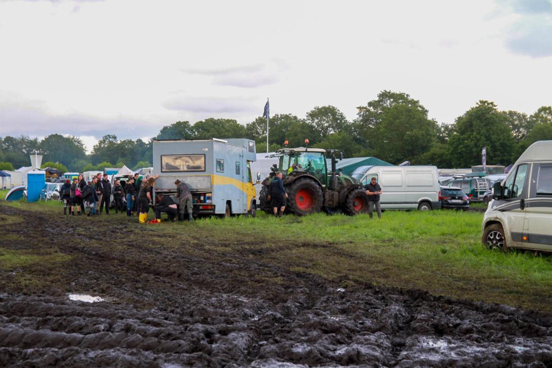 Die Helfer sind immer wieder im Dauereinsatz bei Wacken – dieses Foto stammt aus dem Jahr 2023