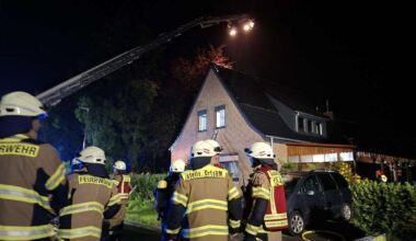 Feuerwehr rettet Bewohner aus brennendem Haus in Weyhe
