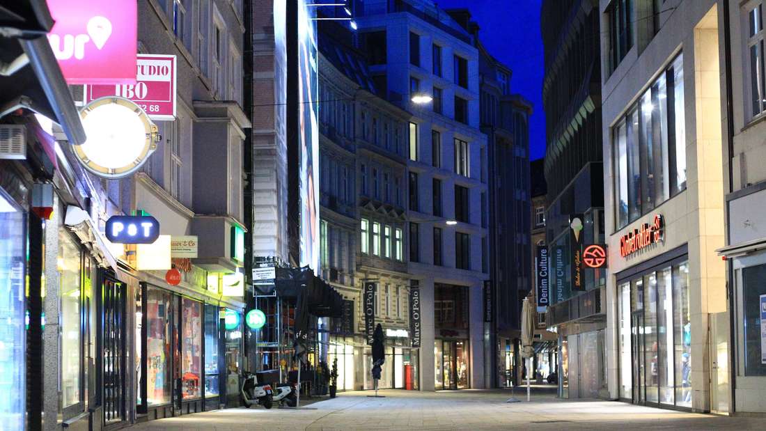 Die leere Gerhofstraße in der Hamburger City. 