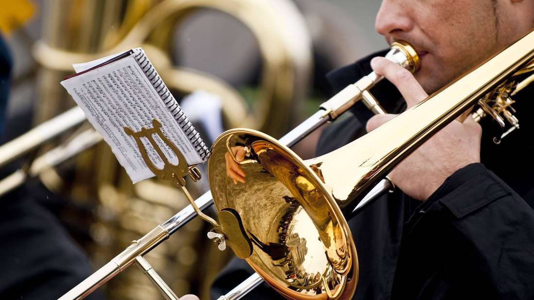 , Posaunenspieler in einer Kapelle, Deutschland trombonist in a band, Germany BLWS653490 *** , Trombonist in a band, Ger 