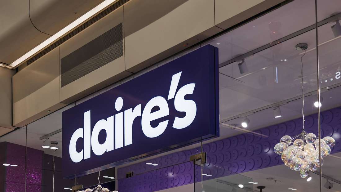 Claires Schaufenster in einem Einkaufszentrum.
