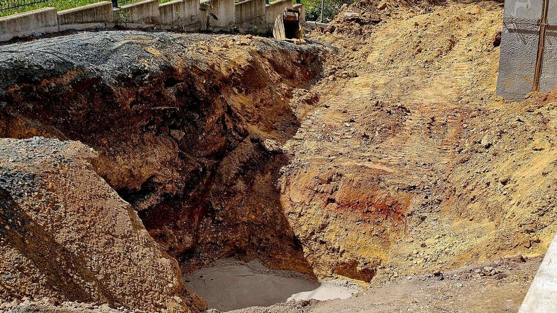 Die Fundstelle der 500 Kilo-Bombe im Bilsteinweg am Tag nach der Entschärfung