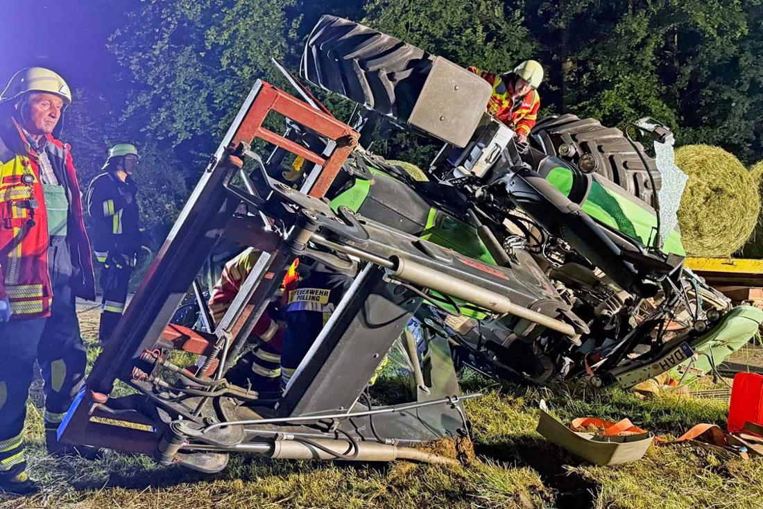 Mit über 1,0 Promille war ein 62-Jähriger in seinem Ford unterwegs und rammte einen Landwirt in seinem Traktor. Die Bilder des Einsatzes.