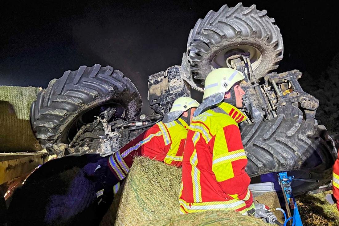 Mit über 1,0 Promille war ein 62-Jähriger in seinem Ford unterwegs und rammte einen Landwirt in seinem Traktor. Die Bilder des Einsatzes.