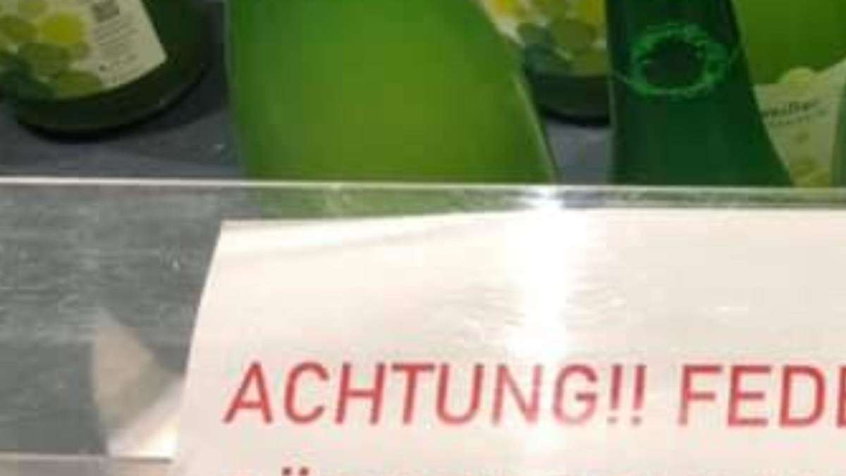 Edeka und Rewe warnen vor folgenschwerem Fehler – „Achtung“-Hinweise in Supermarkt-Filialen