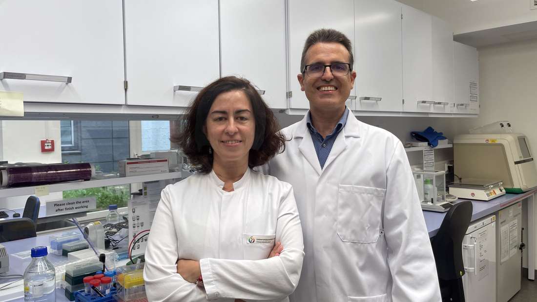 Dr. Samuel Peña-Llopis (Leiter der Arbeitsgruppe für Translationale Genomik) und Dr. Silvia Vega Rubin de Celis (Leiterin der Gruppe Autophagie bei Krebs am Institut für Zellbiologie) der Universität Duisburg/Essen