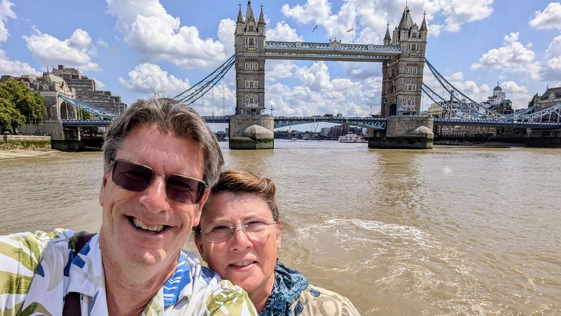 London ist die Metropole schlechthin, in die Kelsey Klamath und ihr Mann Dave McMillan immer wieder gerne reisen – allerdings hat der Brexit die Einreise nach Großbritannien erschwert: Ohne eine elektronische Einreisegenehmigung kommt man nicht auf die Insel.