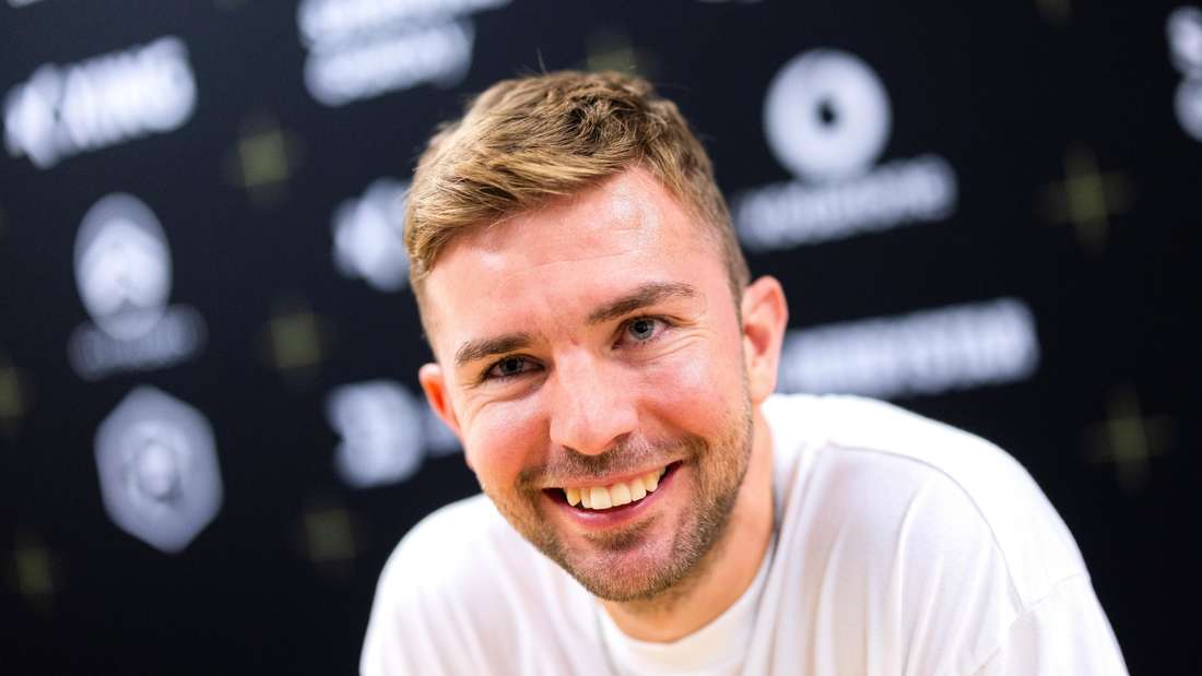 Fußball: Baller League, Final Four, PSD Bank Dome: Christoph Kramer, Fußballspieler, spricht mit Journalisten.