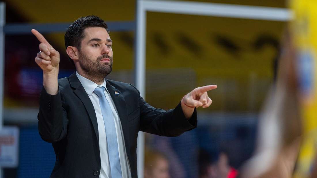 09.06.2020, Bayern, München: Basketball - Bundesliga Finalturnier, MHP Riesen Ludwigsburg - Fraport Skyliners Frankfurt, Vorrunde, Gruppe B, 2. Spieltag:     Frankfurts Cheftrainer Sebastian Gleim. Foto: Tilo Wiedensohler/camera4 GbR/BBL/Pool/dpa - ACHTUNG: Nur zur redaktionellen Verwendung im Zusammenhang mit der aktuellen Berichterstattung und nur mit vollständiger Nennung des vorstehenden Credits +++ dpa-Bildfunk +++ | Verwendung weltweit