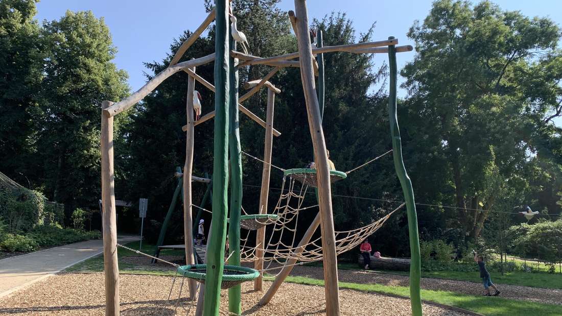 Auch für größere Kinder gibt es Klettergerüste im Storchenerlebnispark in Bochum.