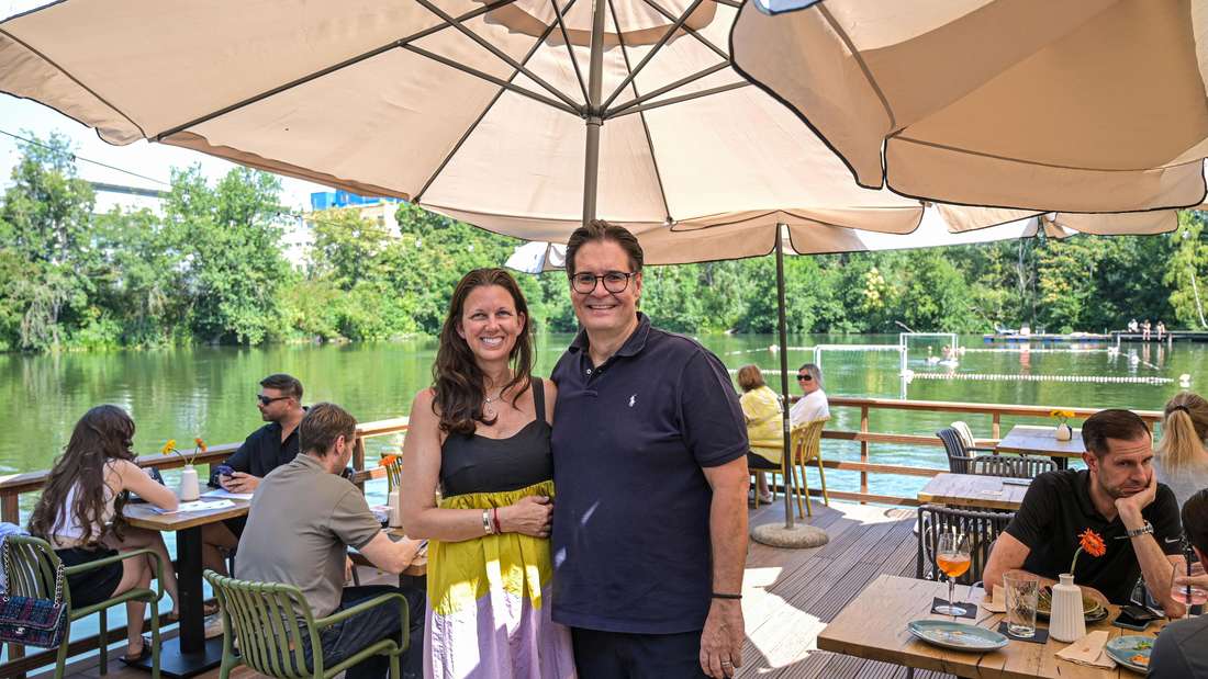 Frankfurt am Main, 12.08.2025, Stadtteil Ostend, ) Gastronomie im Schwedlersee im Frankfurter Osthafen hat einen neuen Betreiber. HIER: Christian Markov (55), der gemeinsam mit seiner Frau Kristina (50) das Kleinod am See am Montag offiziell eröffnet hat.( c) FOTO: Rainer Rüffer (Rueffer)