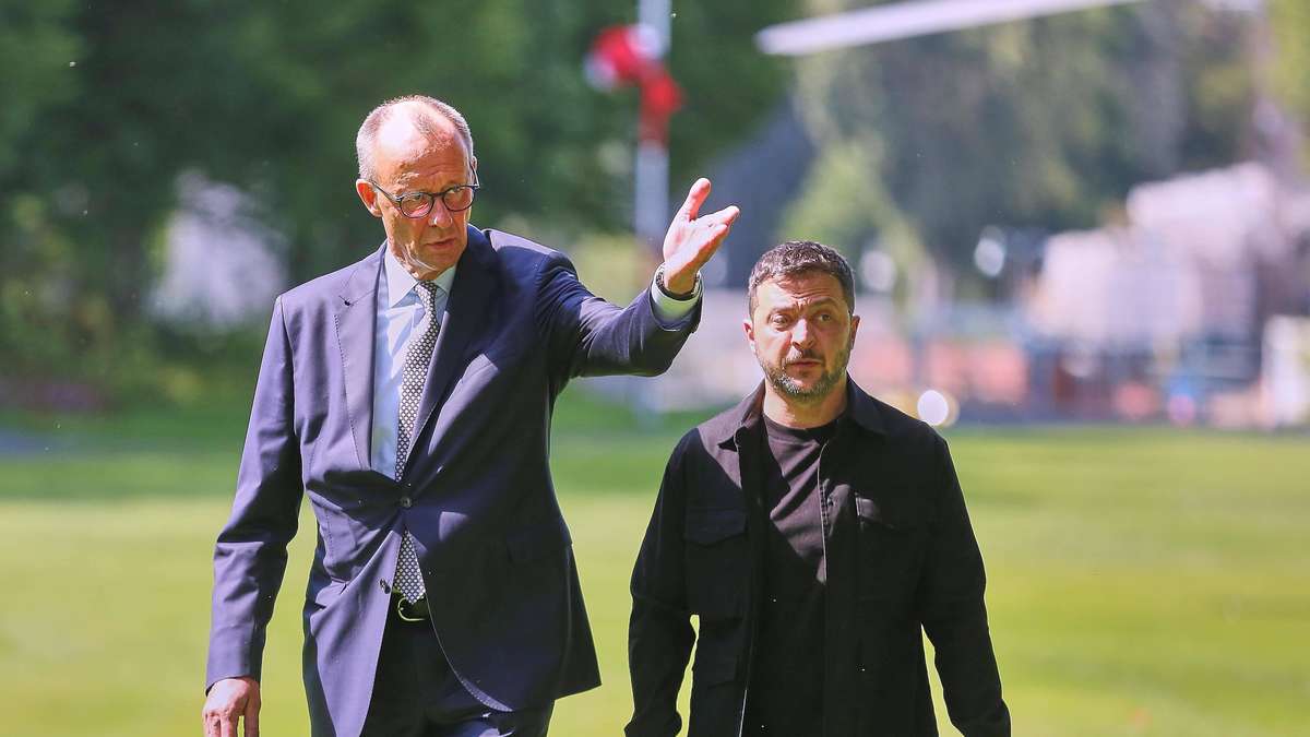 Selenskyj vor Alaska-Gipfel bei Merz – Russland macht Europa Vorwürfe
