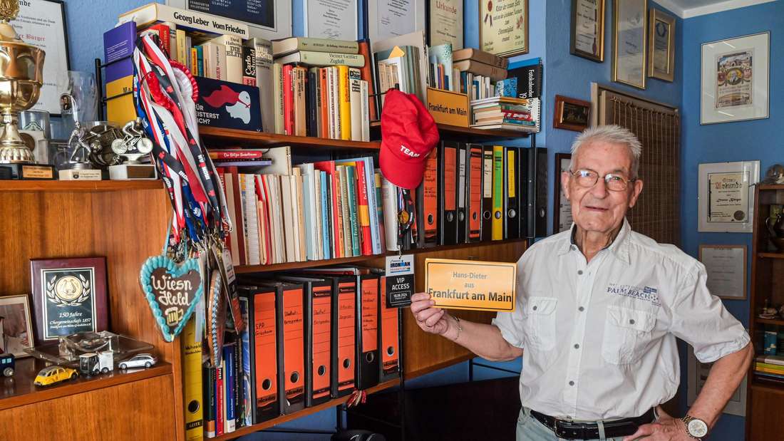 Frankfurt am Main, 13.08.2025, Stadtteil Griesheim, Treffen mit Hans- Dieter Bürger , Ex-SPD Stadtverordneter und Stadtältester, in seiner Wohnung im Schwarzerlenweg 78. Er wird  in dieser Woche 85 Jahre alt.(c) FOTO: Rainer Rüffer (Rueffer)