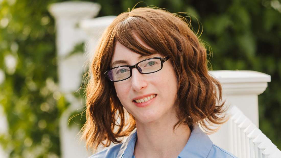 Porträt der Bestsellerautorin Freida McFadden - Thriller-Königinnen