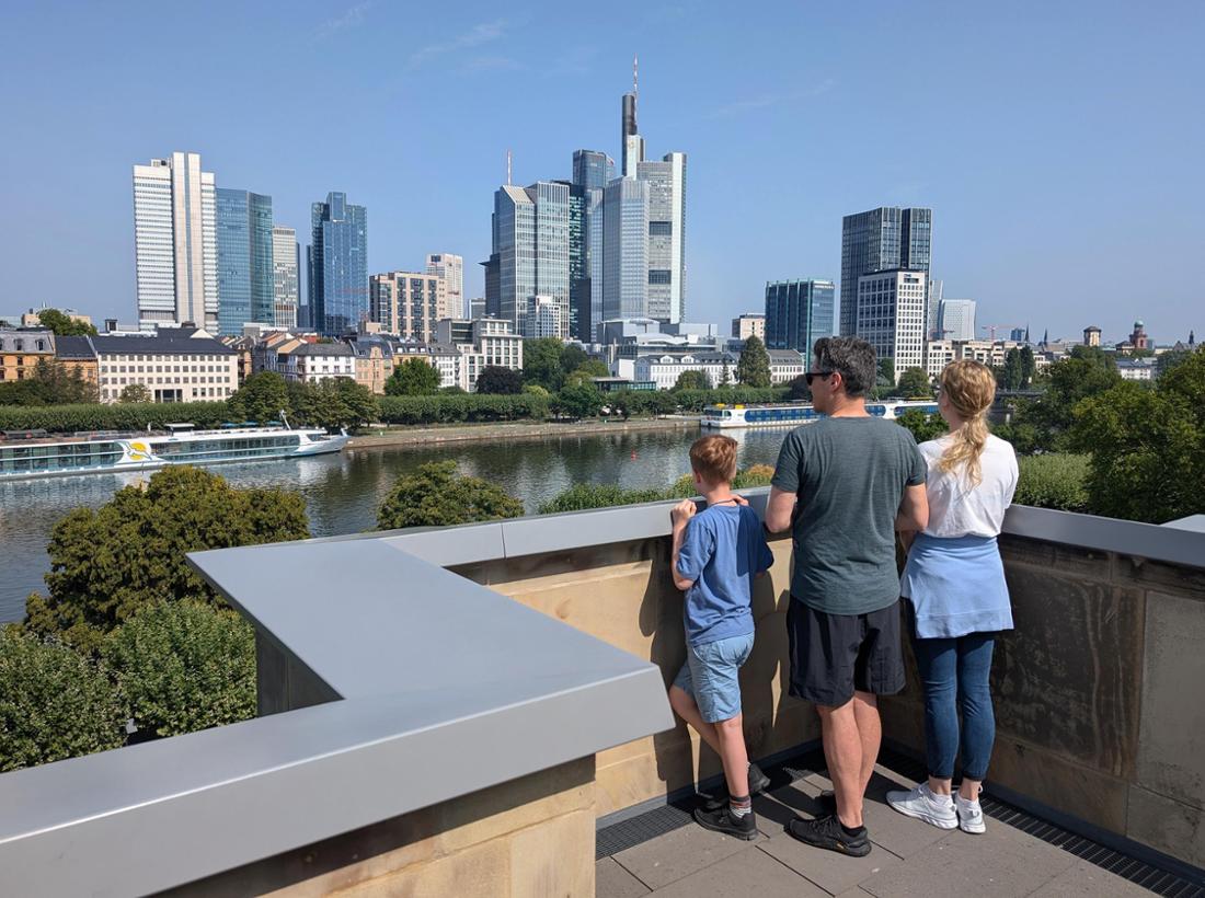 Von der Terrasse im Städel schaut es sich auch schön.