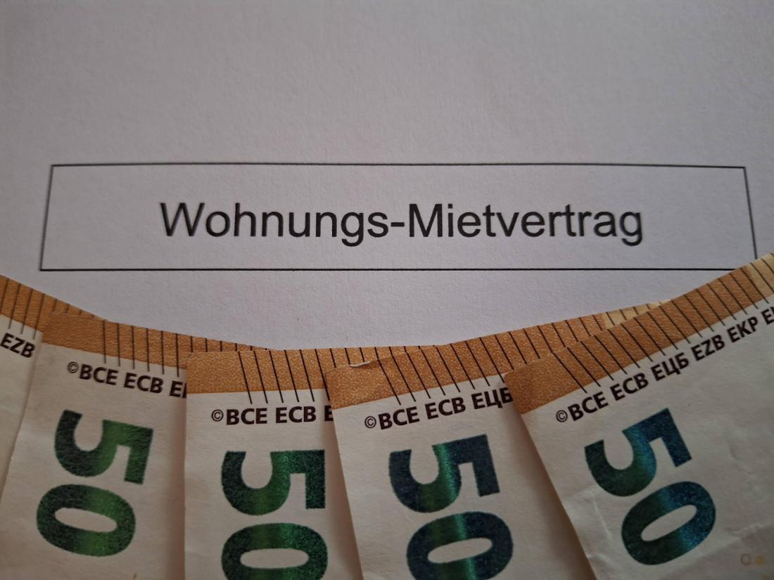 Der Mietvertrag: In manchen deutschen Städten dauert es, bis man endlich einen unterschreiben kann.
