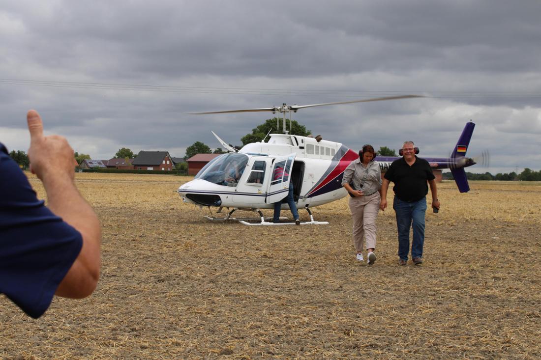 Die Helikopterflüge für Besucher zählten zu den Highlights des Festes. Rund 100 Menschen hoben am Sonntag zu einem Rundflug ab.