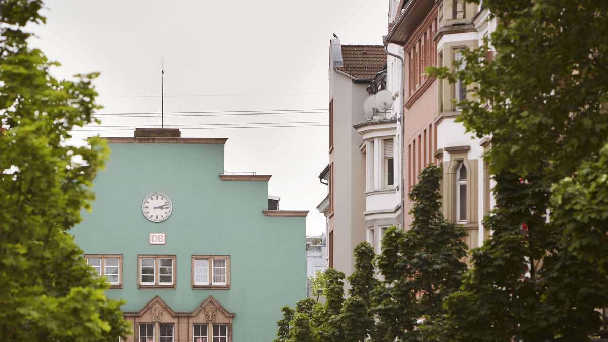 Streit um Parklücke eskaliert – Offenbacher Polizei nimmt drei Personen fest