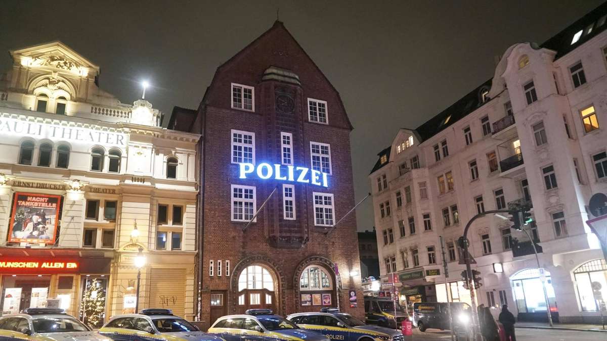 Zwischen „Luxusproblemen“ und „menschenunwürdigen Bedingungen“ – so arbeitet die Hamburger Polizei