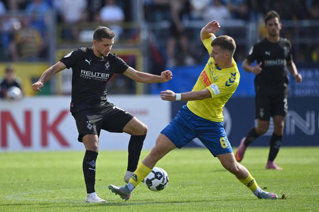 Von Kevin Stöger (l.) wird in seiner zweiten Saison bei Borussia Mönchengladbach ein Sprung erwartet.