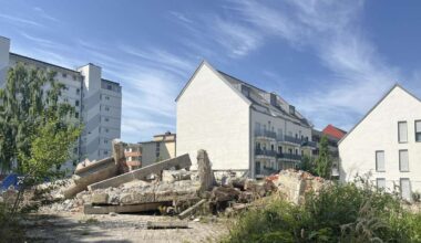 Warten auf Wohnungen auf ehemaligem Tankstellen-Gelände in München