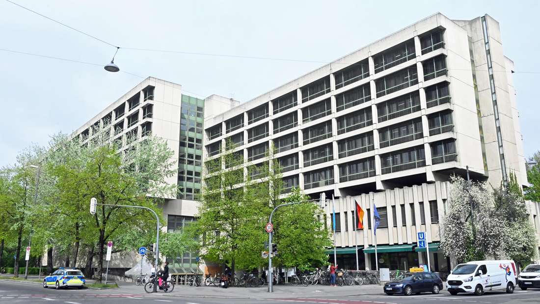 Feature Muenchen Fruehling - Aktuelles Bild vom Justizzentrum, Strafjustizzentrum, Landgericht, Amtsgericht, Nymphenburgerstrasse 16 am 17.04.2025 Foto Sigi Jantz -b.a.-