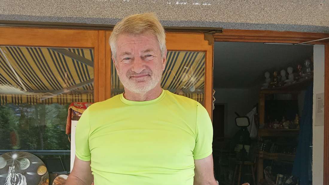 Peter Renner vor seinem Atelier in Bischofswiesen.