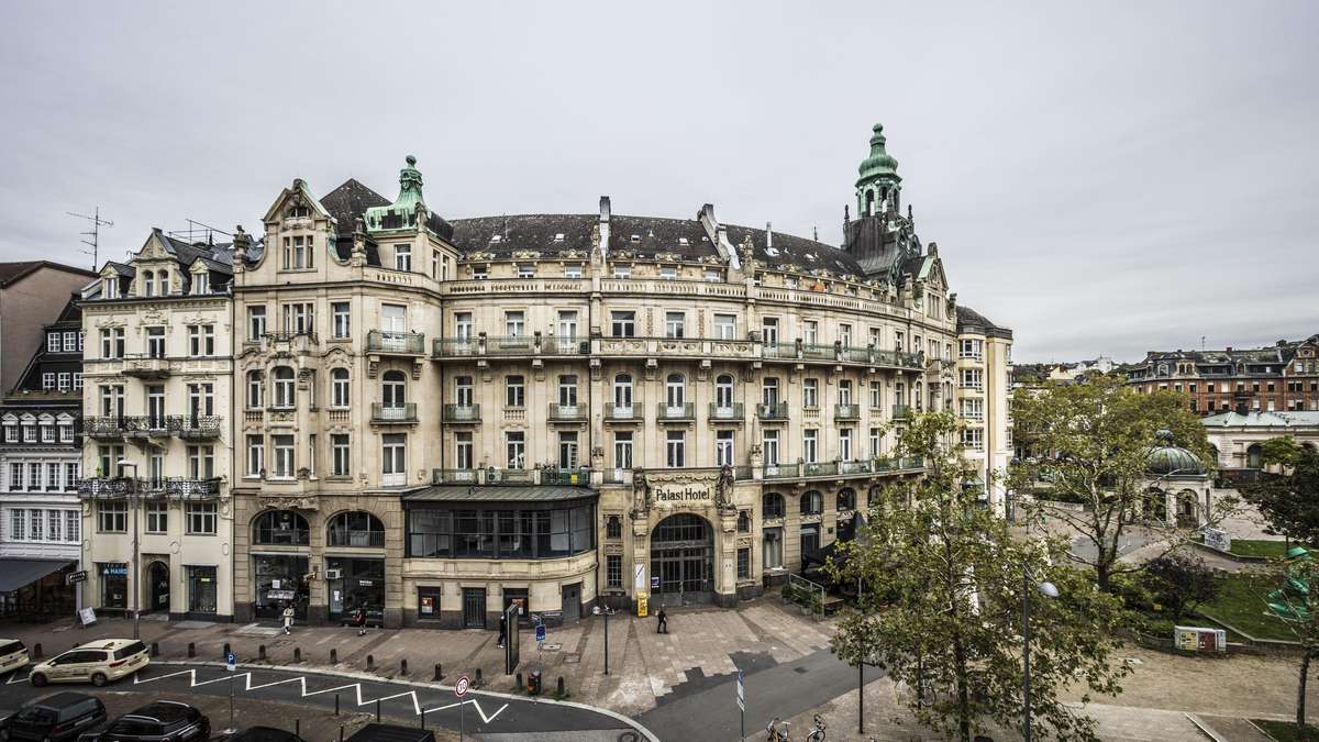 Stadtpolitik ringt um die Zukunft des Palasthotels