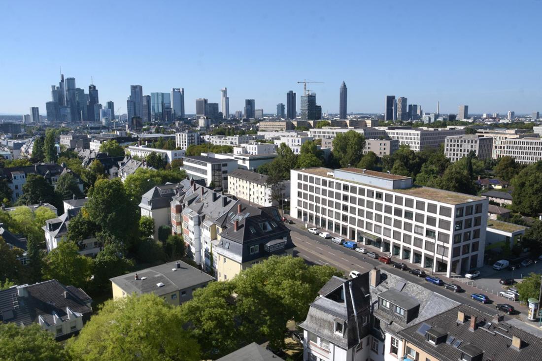 Wer in Frankfurt eine bezahlbare Wohnung finden will, braucht viel Glück. Manche nutzen diese Not aus. 