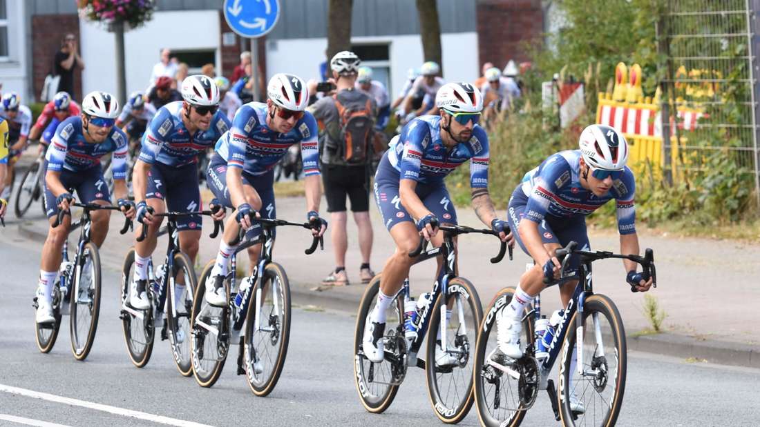 Deutschland Tour 2025 in Hamm, Heessener Straße, Kreisverkehr Afyonring,Team Soudal Quick Step 