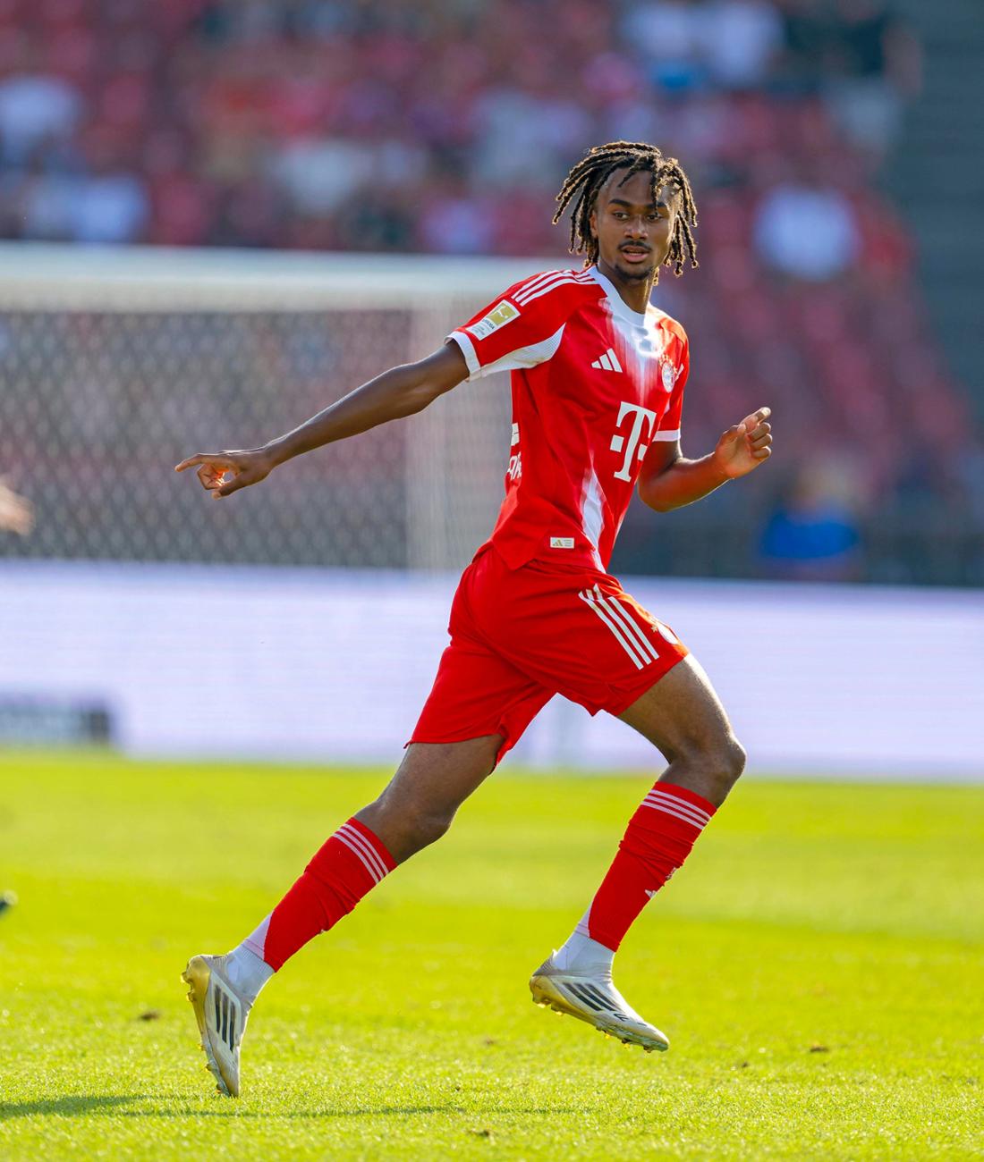 Jonah Kusi-Asare: Feierte in der 86. Minute nach Einwechselung ebenfalls sein Bundesliga-Debüt – ohne Bewertung.