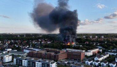 Riesige Rauchwolke hängt über Hannover