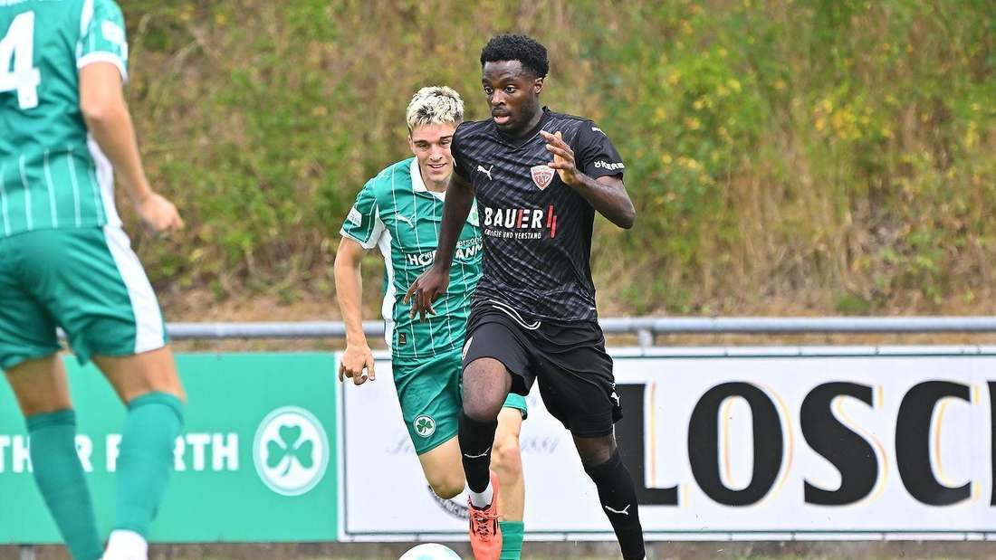 Daniel Muteba (M.) fehlt beim Heimspiel gegen Schwaben Augsburg. 