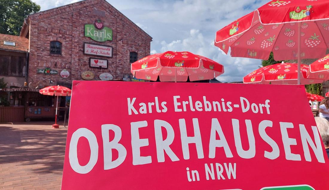 Die anderen Karls Erlebnisdörfer – wie Warnsdorf – weisen schon auf die Eröffnung in Oberhausen hin.